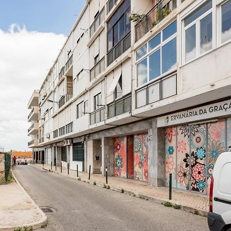 Stroll To Coffee Shops Near A Renovated Hillside Apartment In Graca Lisboa 外观 照片