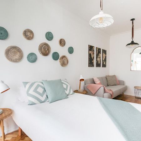 Stroll To Coffee Shops Near A Renovated Hillside Apartment In Graca Lisboa 外观 照片