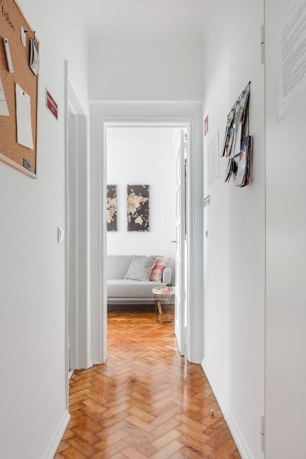 Stroll To Coffee Shops Near A Renovated Hillside Apartment In Graca Lisboa 外观 照片