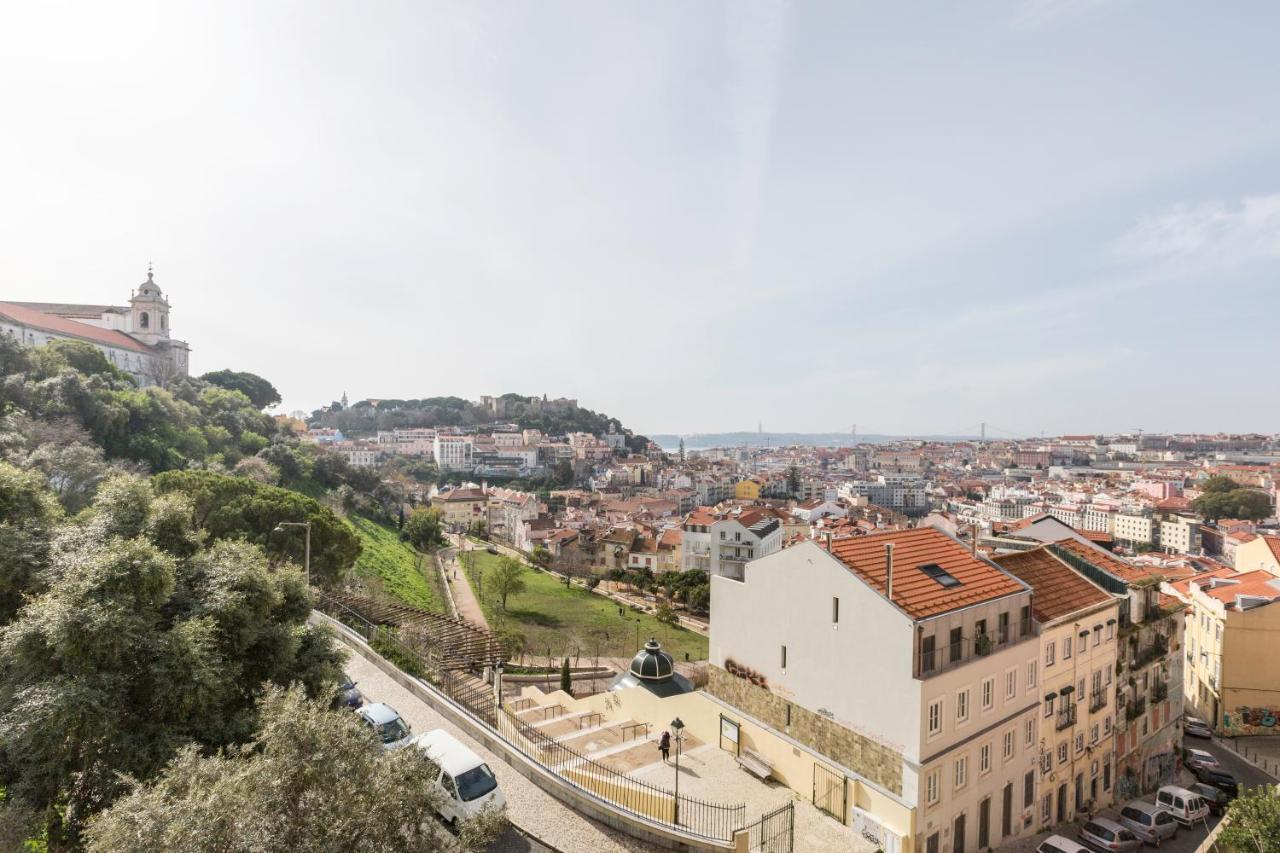 Stroll To Coffee Shops Near A Renovated Hillside Apartment In Graca Lisboa 外观 照片
