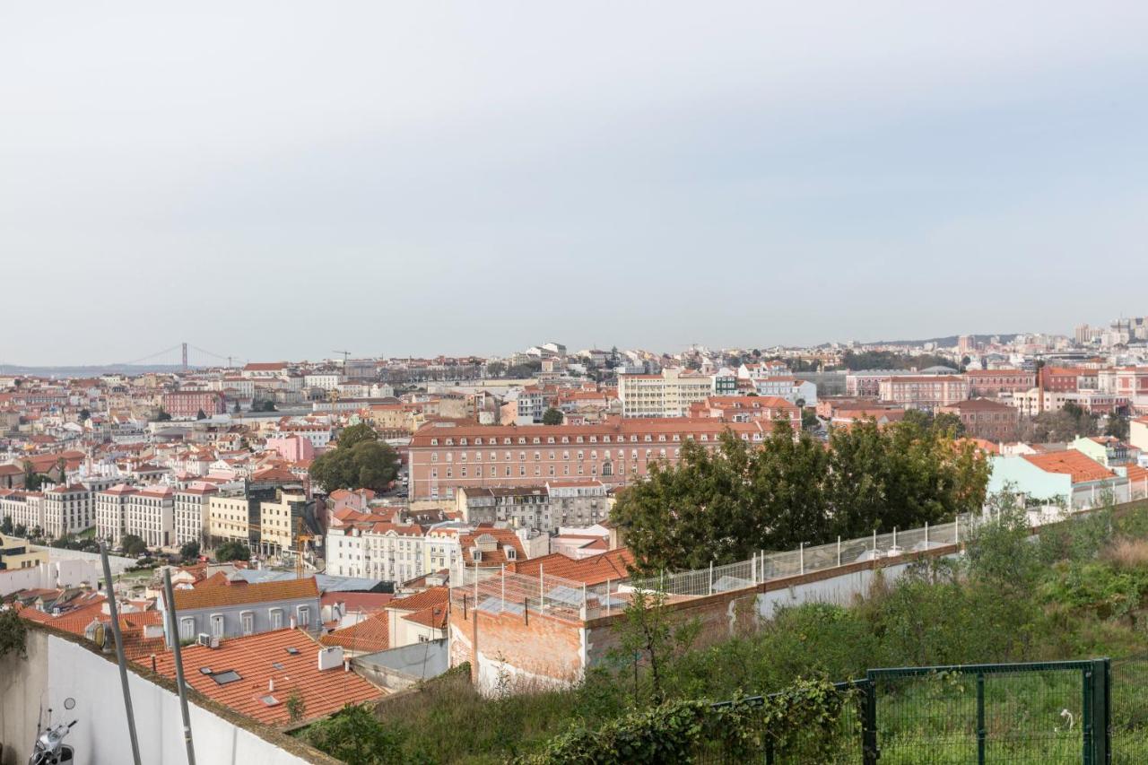 Stroll To Coffee Shops Near A Renovated Hillside Apartment In Graca Lisboa 外观 照片