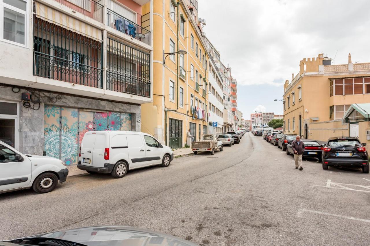 Stroll To Coffee Shops Near A Renovated Hillside Apartment In Graca Lisboa 外观 照片