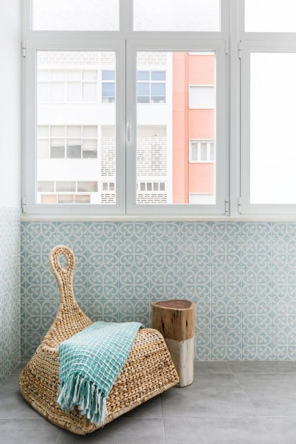 Stroll To Coffee Shops Near A Renovated Hillside Apartment In Graca Lisboa 外观 照片