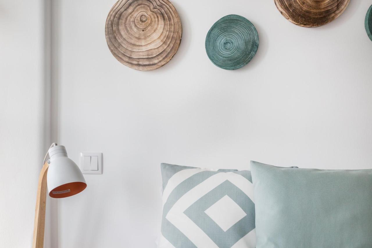 Stroll To Coffee Shops Near A Renovated Hillside Apartment In Graca Lisboa 外观 照片