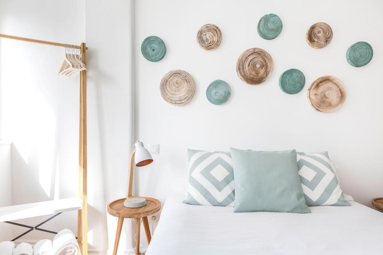 Stroll To Coffee Shops Near A Renovated Hillside Apartment In Graca Lisboa 外观 照片