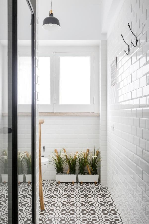 Stroll To Coffee Shops Near A Renovated Hillside Apartment In Graca Lisboa 外观 照片