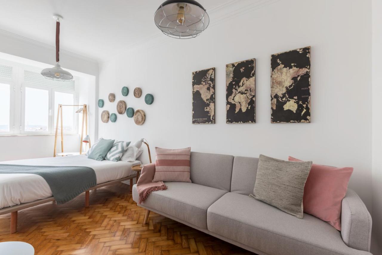 Stroll To Coffee Shops Near A Renovated Hillside Apartment In Graca Lisboa 外观 照片