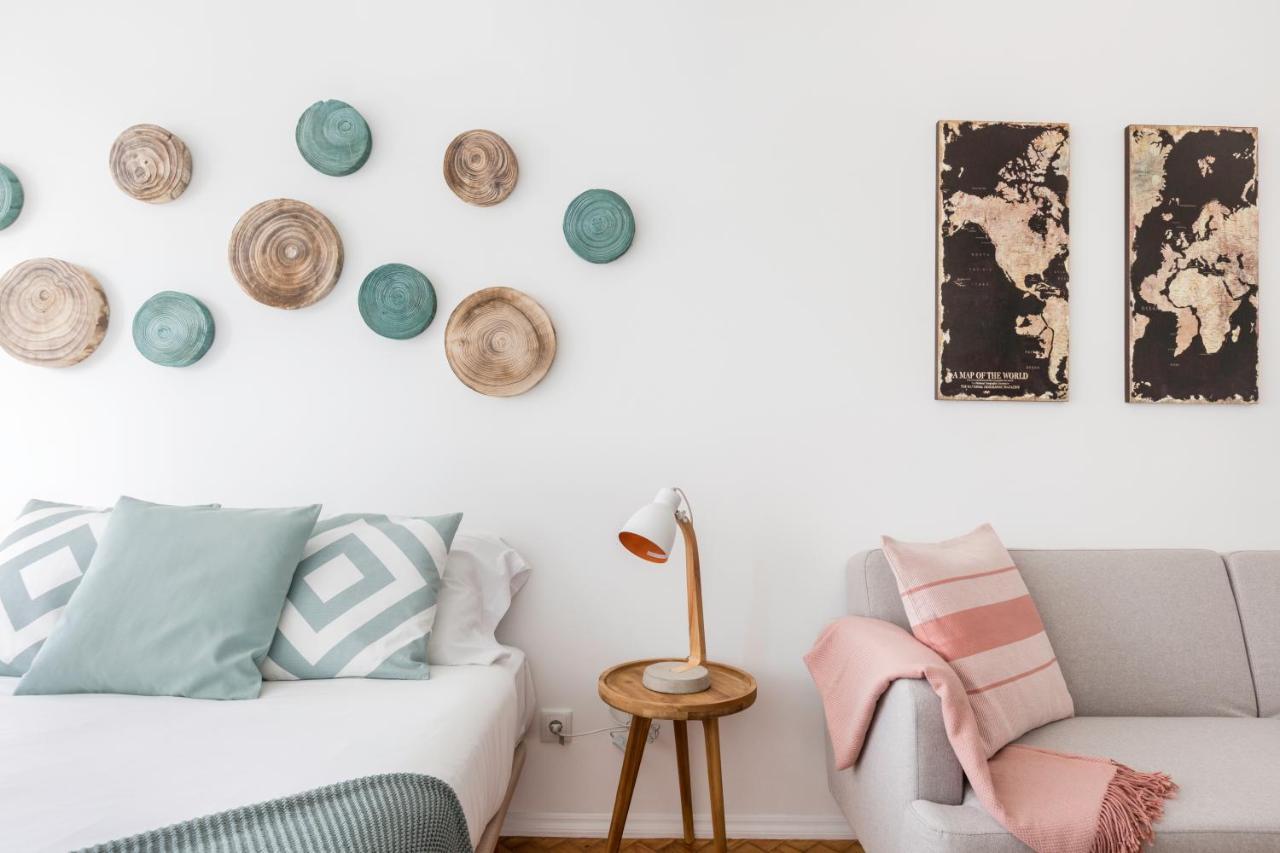 Stroll To Coffee Shops Near A Renovated Hillside Apartment In Graca Lisboa 外观 照片