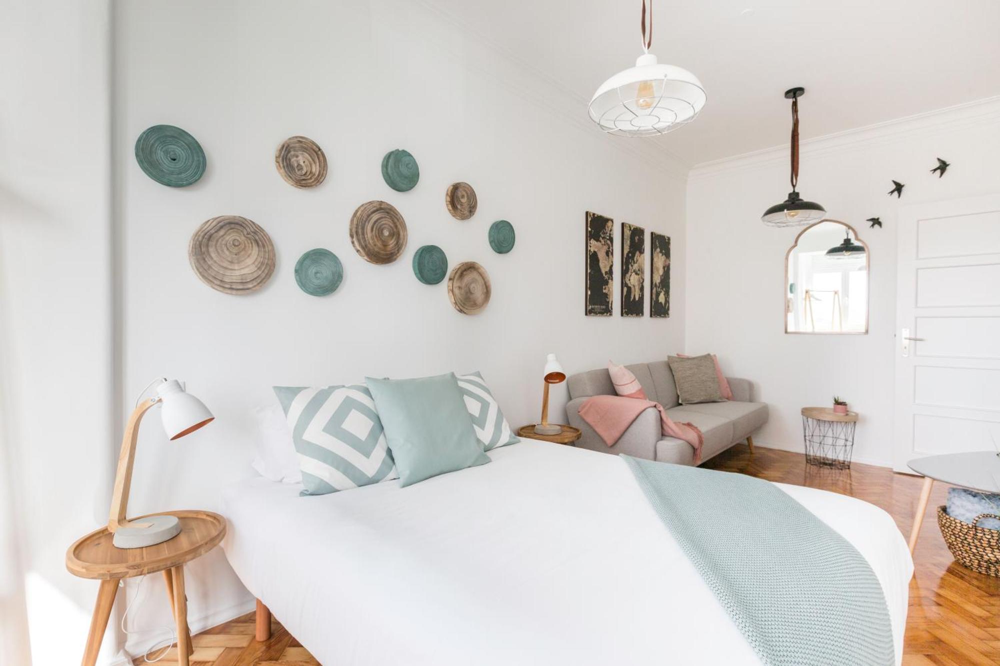 Stroll To Coffee Shops Near A Renovated Hillside Apartment In Graca Lisboa 外观 照片